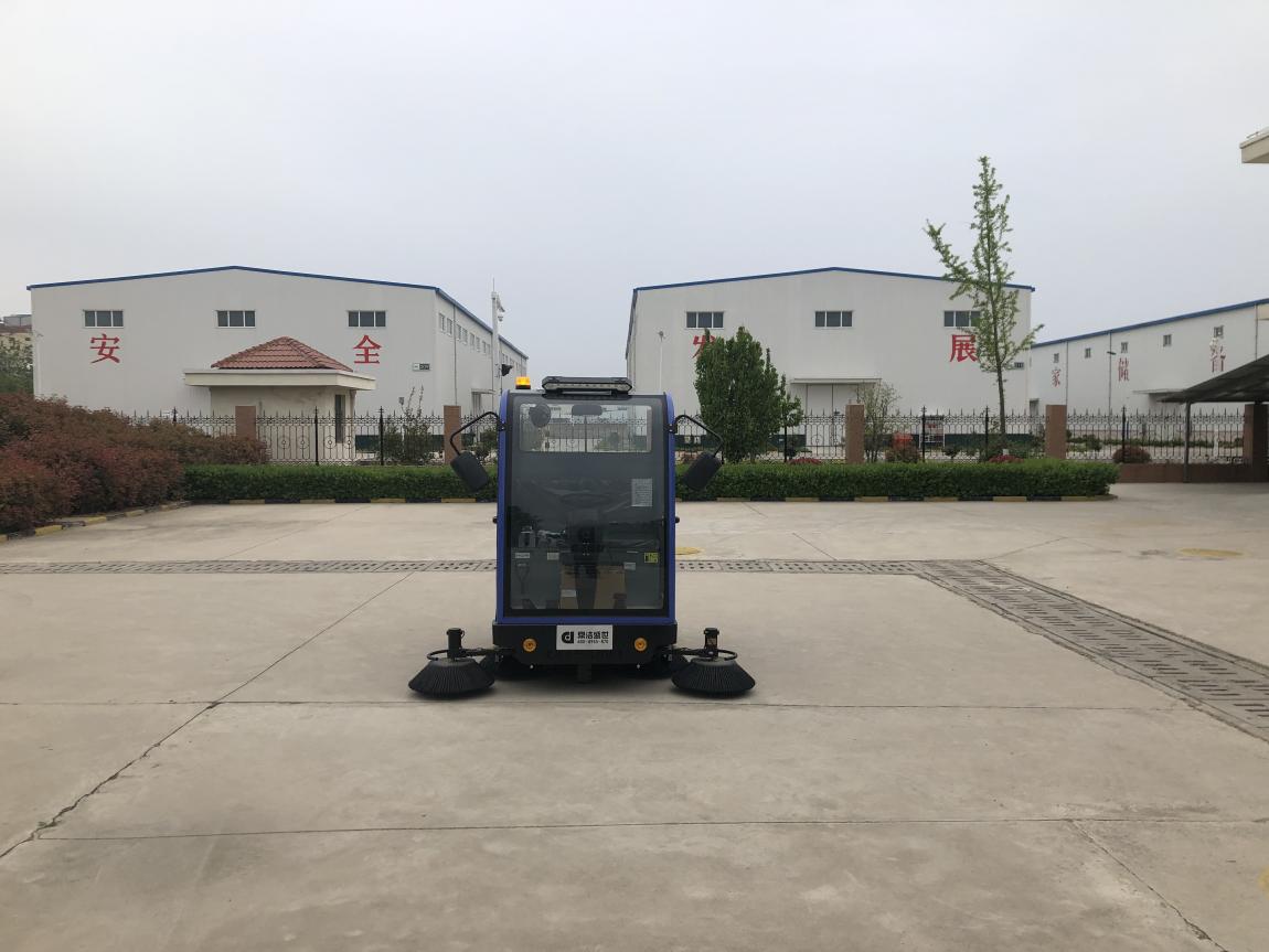 菏澤中儲綿交機(jī)掃地車